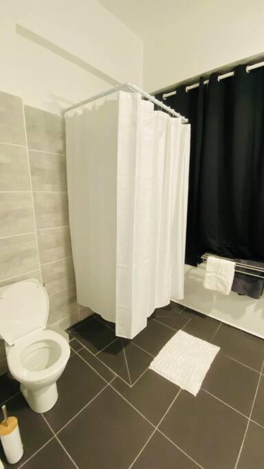 Urban Zen Appart Spacieux Studio Atypique Avec Bain A Remous Proche De Tout بوانت-آه-بيتر المظهر الخارجي الصورة