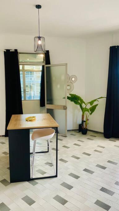 Urban Zen Appart Spacieux Studio Atypique Avec Bain A Remous Proche De Tout بوانت-آه-بيتر المظهر الخارجي الصورة