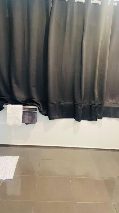 Urban Zen Appart Spacieux Studio Atypique Avec Bain A Remous Proche De Tout بوانت-آه-بيتر المظهر الخارجي الصورة